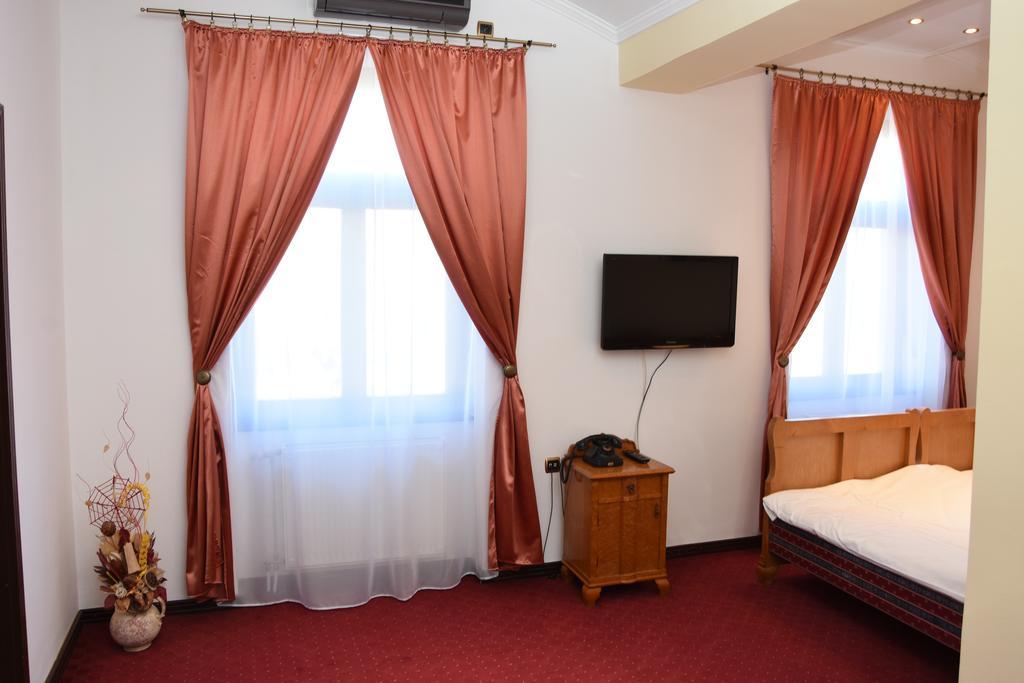 Guest House Vila Lujza Palić Buitenkant foto